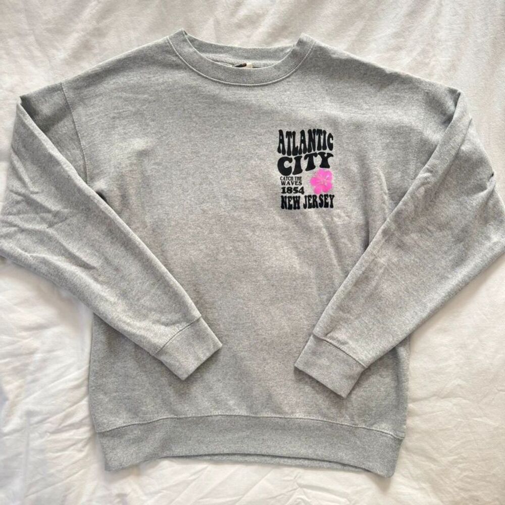 Atlantic City Crewneck Sweatshirt Gray Medium Retro Graphic